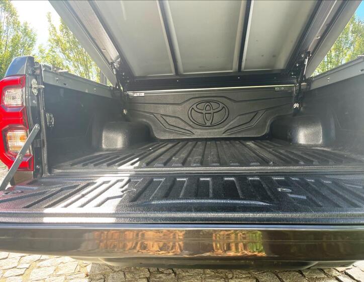 Toyota Hilux 24