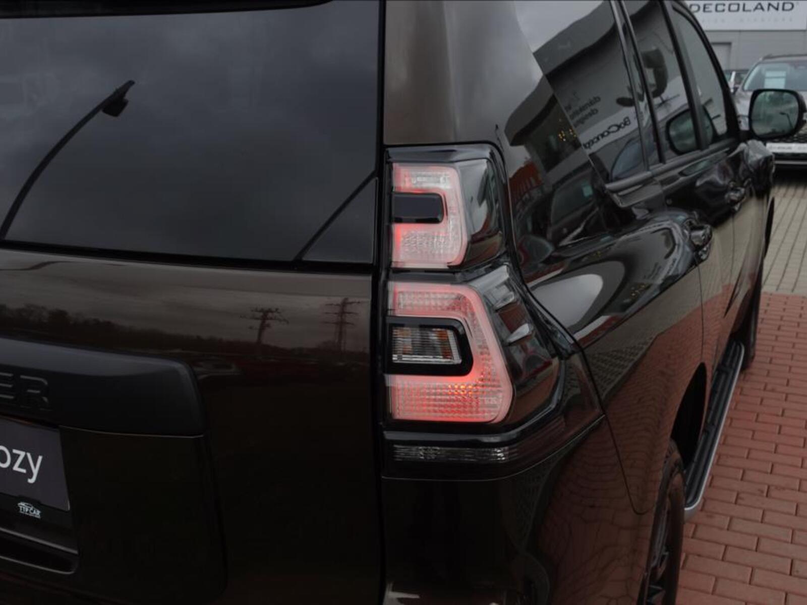 Toyota Land Cruiser 37