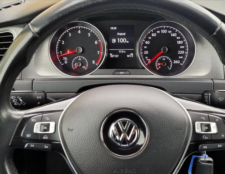 Volkswagen Golf 38