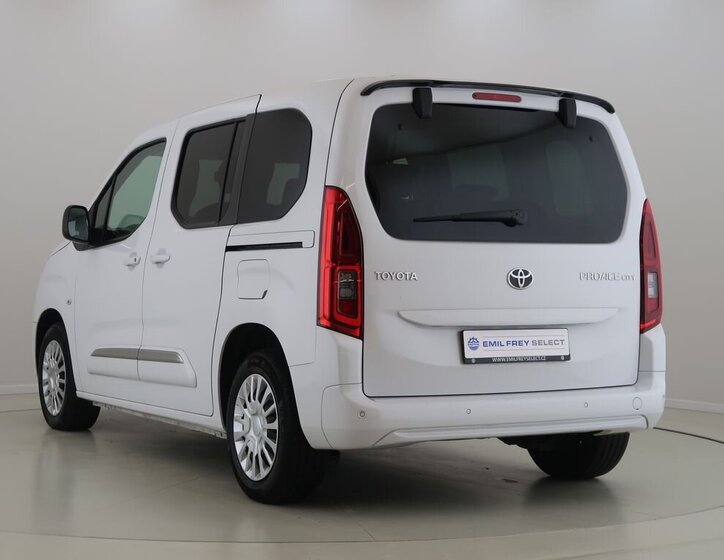 Toyota ProAce Kombi 1,5 l 96 kw