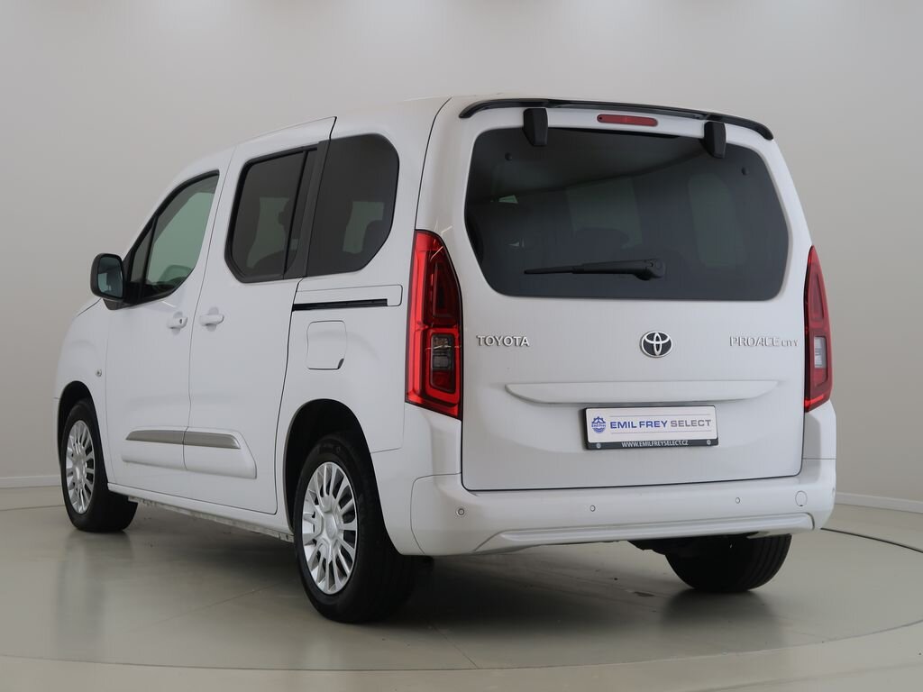 Toyota ProAce Kombi 1,5 l 96 kw