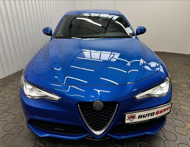 Alfa Romeo Giulia Sedan / Limuzína 2,0 l 206 kw
