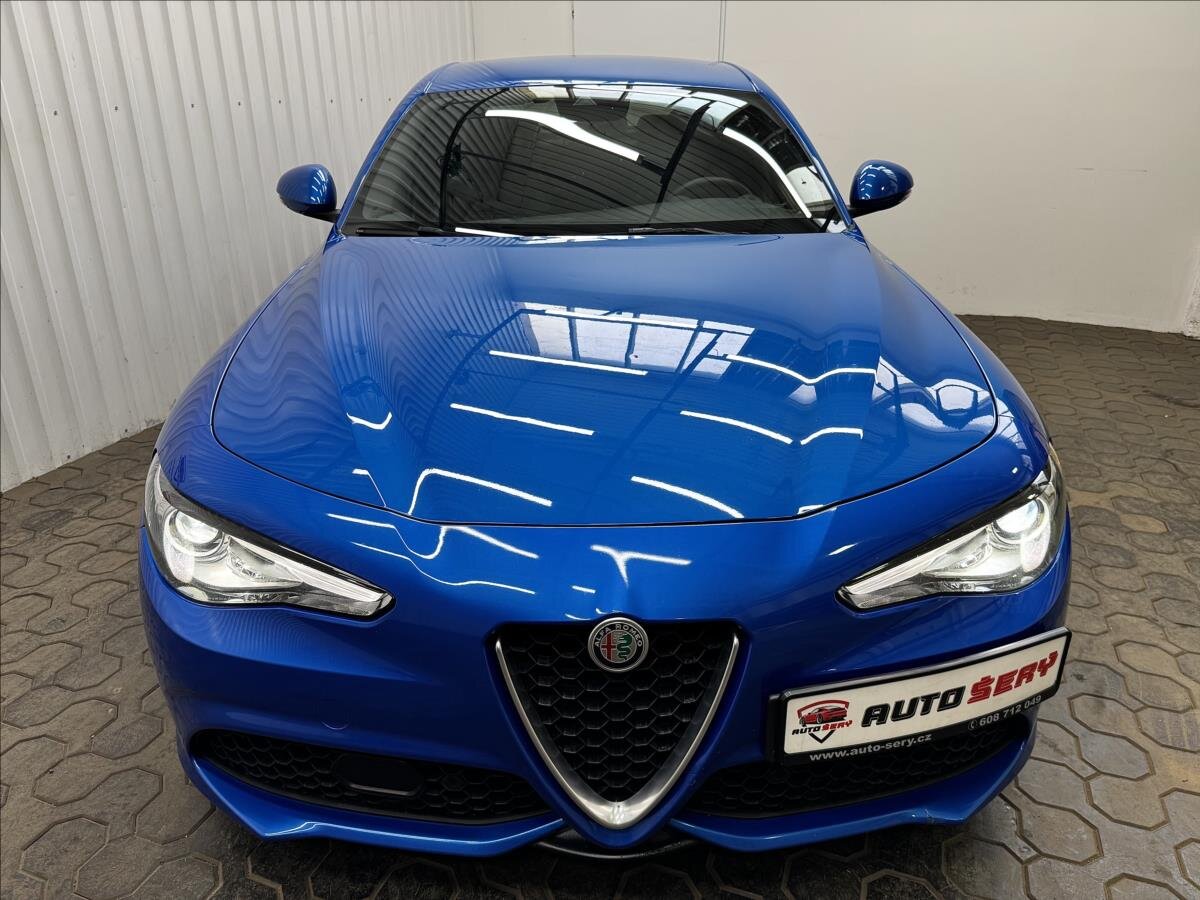 Alfa Romeo Giulia Sedan / Limuzína 2,0 l 206 kw