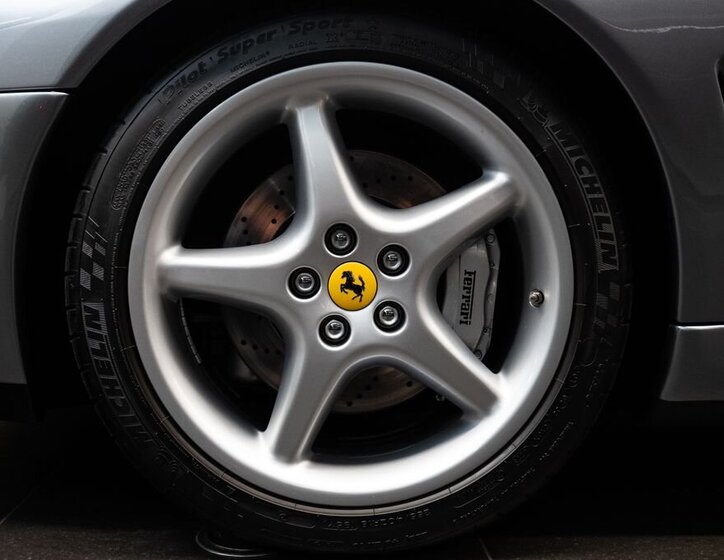 Ferrari 550 Kupé 5,5 l 357 kw