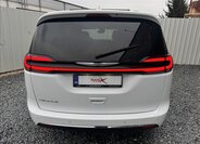 Chrysler Pacifica 12