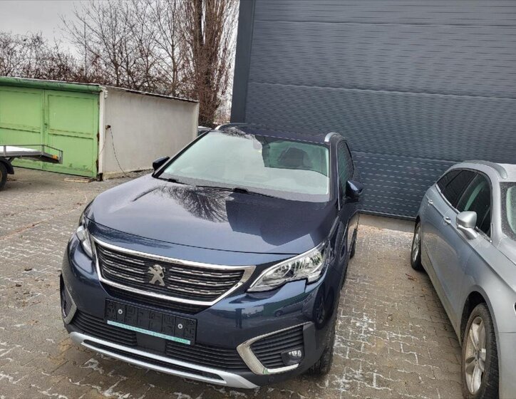 Peugeot 5008 SUV 1,5 l 96 kw