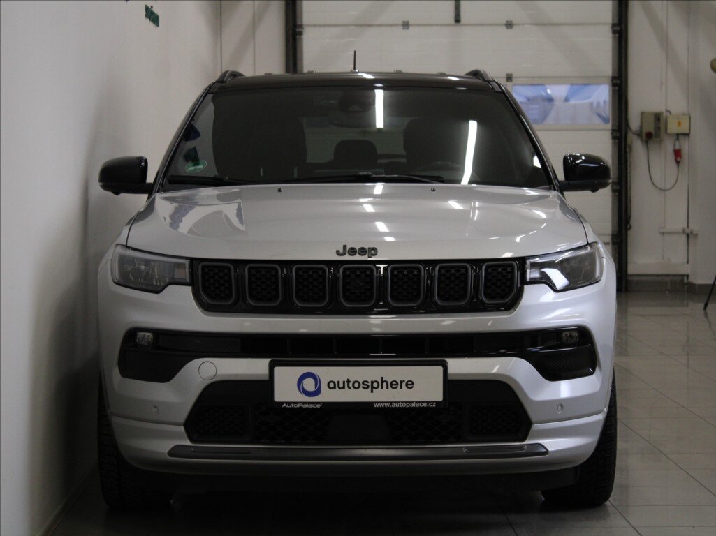 Jeep Compass SUV / Terénní 1,3 l 110 kw