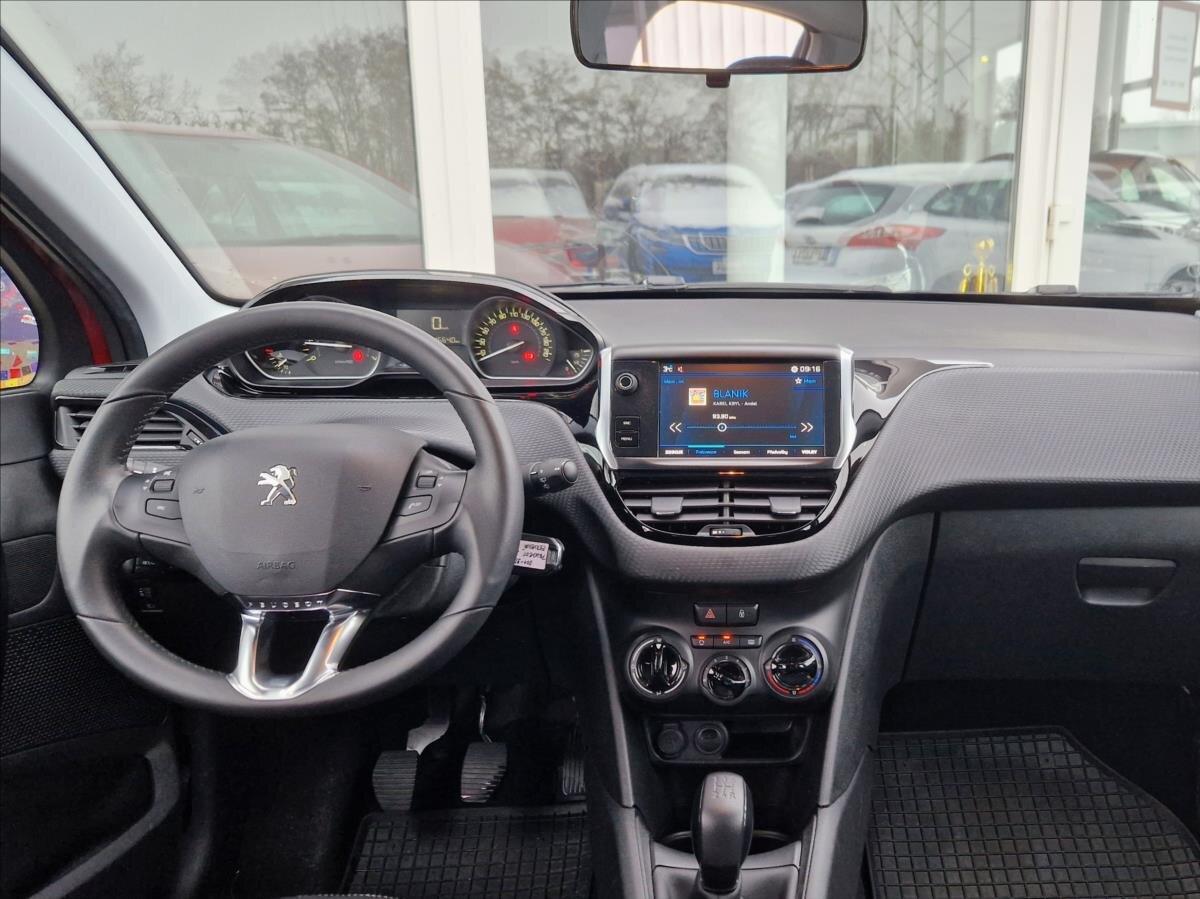 Peugeot 208 Hatchback 1,2 l 61 kw