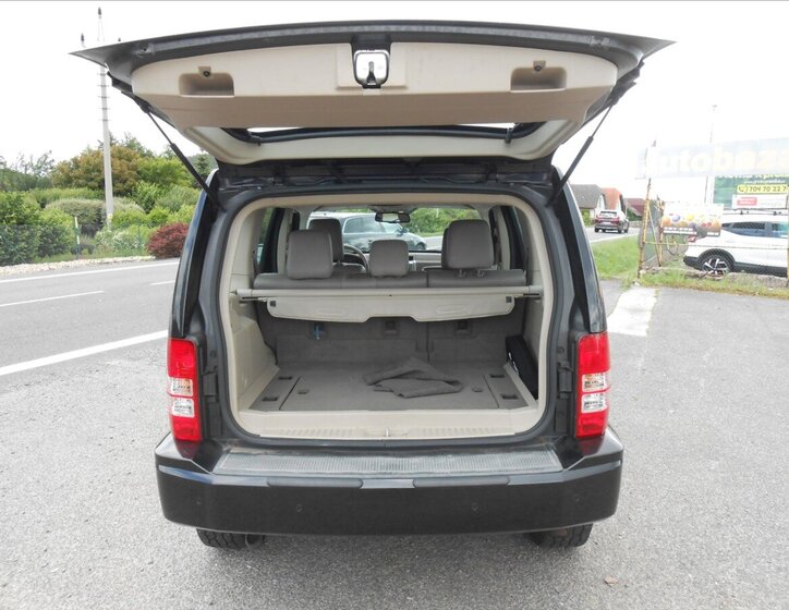 Jeep Cherokee SUV 3,7 l 151 kw