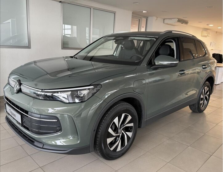 Volkswagen Tiguan 1