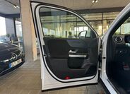 Mercedes-Benz GLB 8