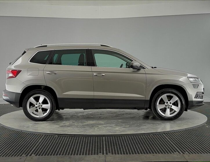 Škoda Karoq SUV / Terénní 1,5 l 110 kw