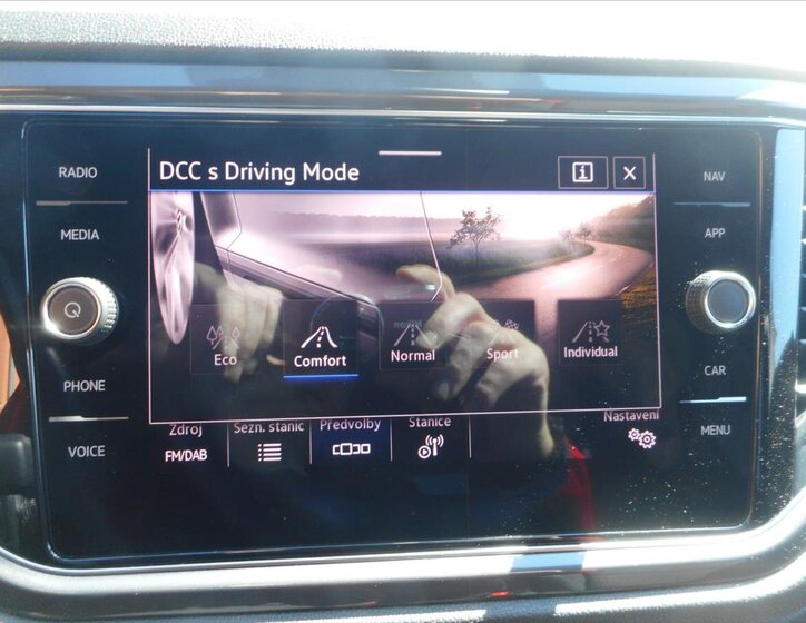 Volkswagen T-Roc SUV / Terénní 1,5 l 110 kw