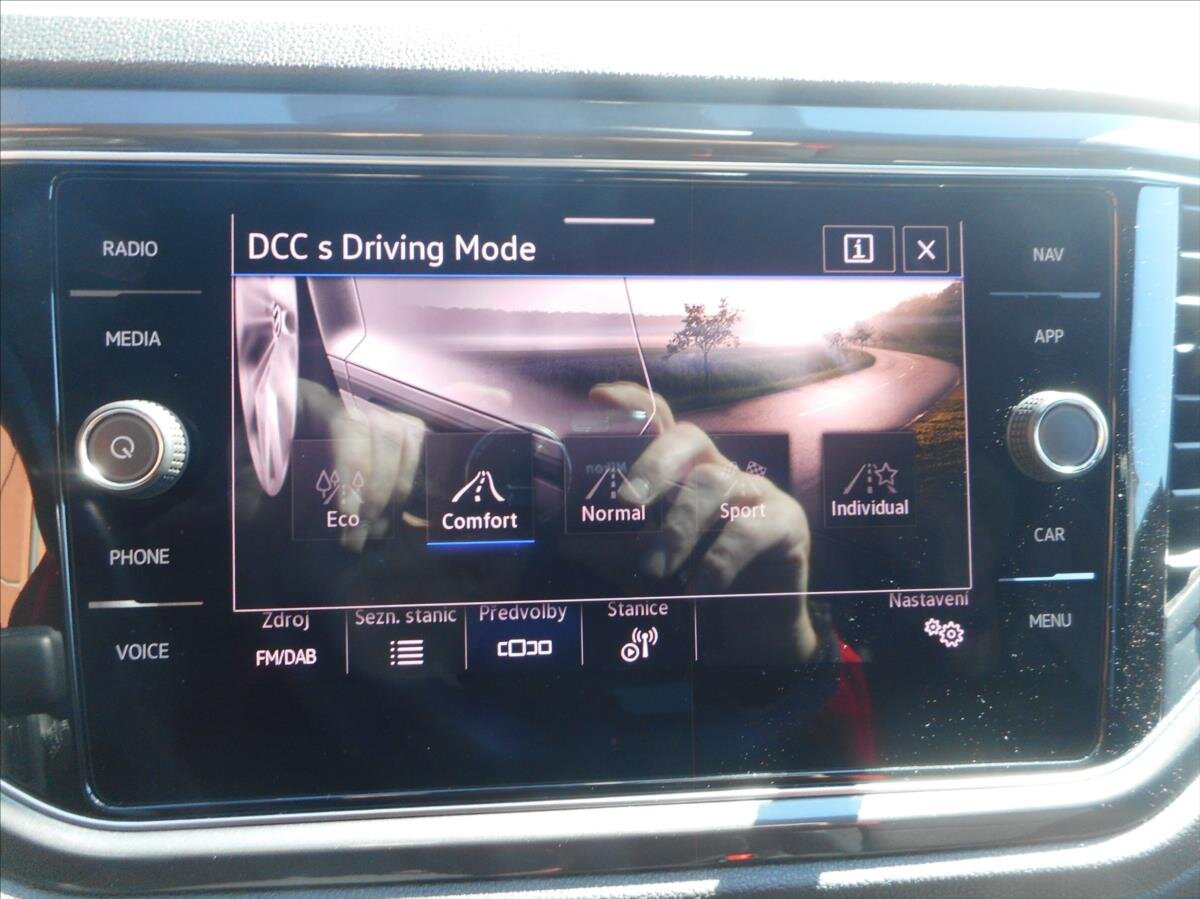 Volkswagen T-Roc SUV / Terénní 1,5 l 110 kw