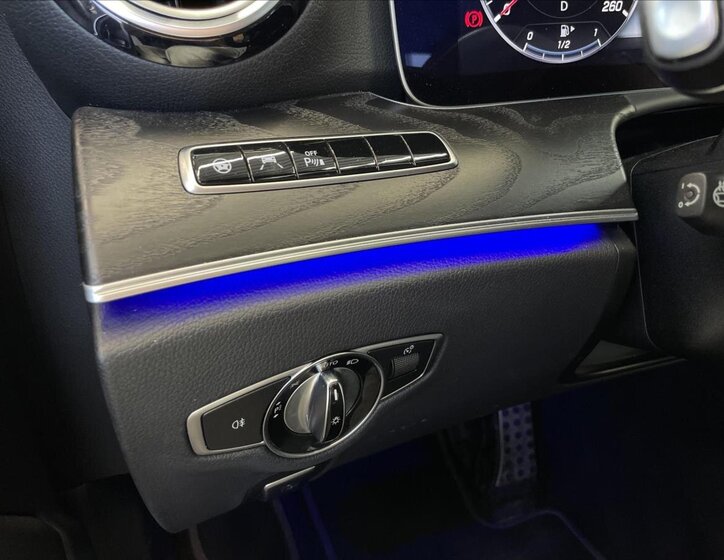 Mercedes-Benz Třídy E Sedan 3,0 l 270 kw