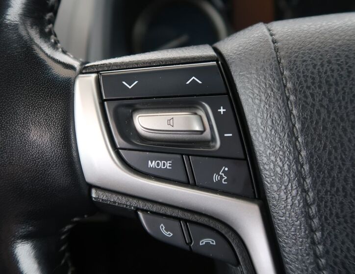 Toyota Land Cruiser 26