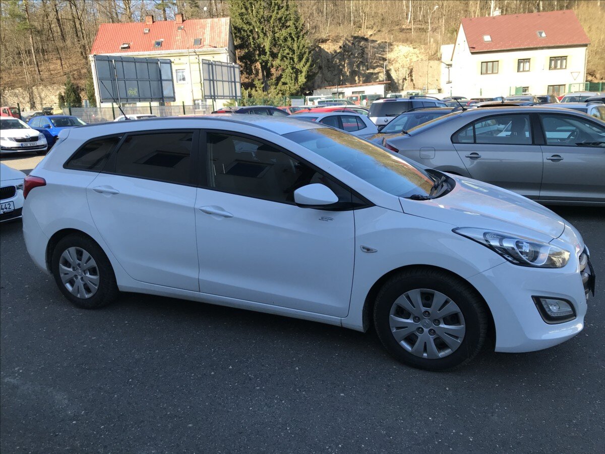 Hyundai i30 Kombi 1,6 l 81 kw