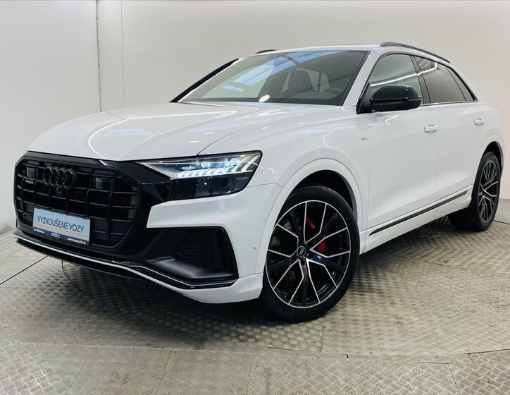 Audi Q8 SUV / Terénní 3,0 l 210 kw