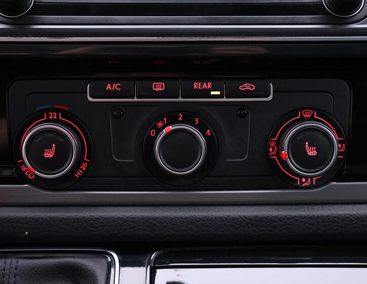 Volkswagen Multivan 25