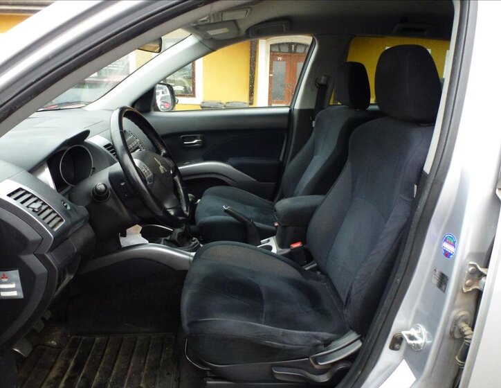 Mitsubishi Outlander SUV / Terénní 2,0 l 103 kw