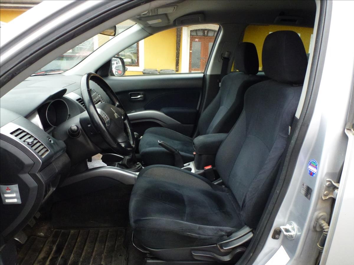 Mitsubishi Outlander SUV / Terénní 2,0 l 103 kw