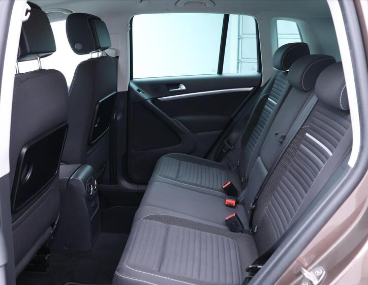 Volkswagen Tiguan 16