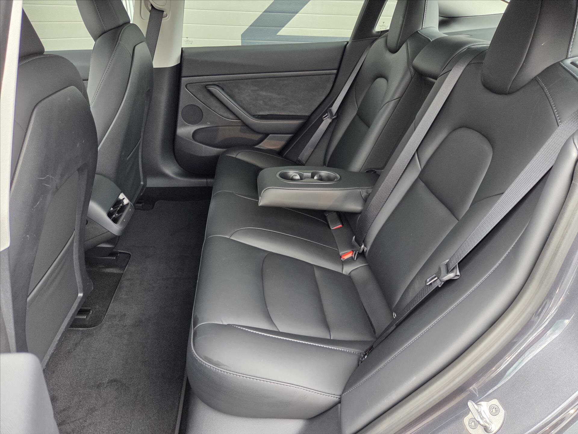Tesla Model 3 Sedan / Limuzína 0,0 208 kw