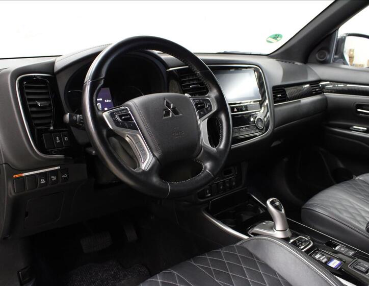 Mitsubishi Outlander 10