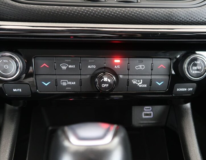 Jeep Compass SUV / Terénní 1,3 l 132 kw