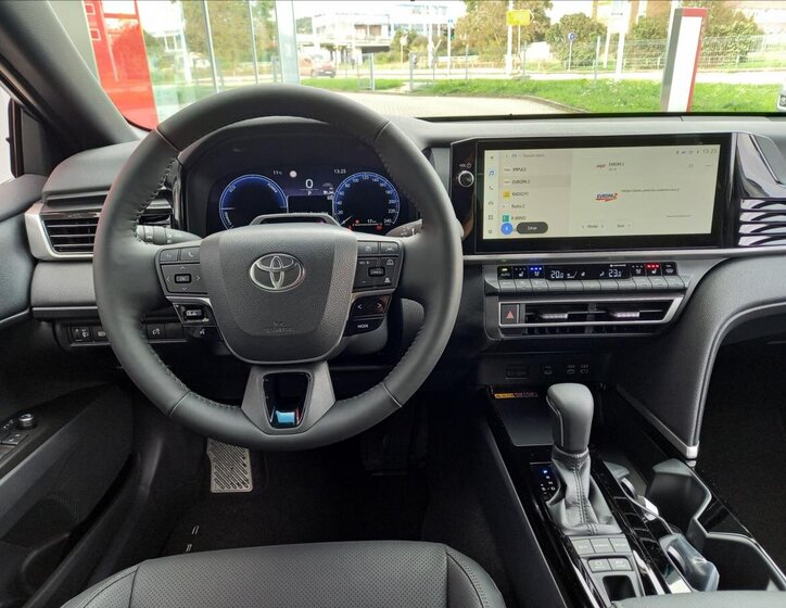 Toyota Camry Sedan / Limuzína 2,5 l 169 kw