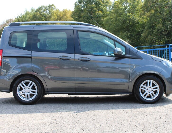 Ford Tourneo Courier MPV 1,5 l 73 kw