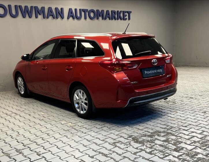 Toyota Auris Kombi 1,6 l 97 kw