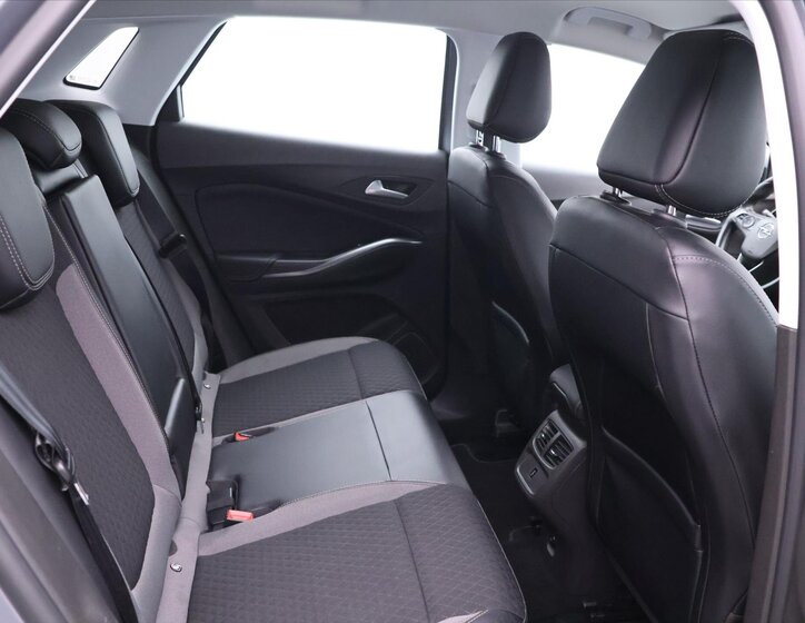 Opel Grandland X SUV / Terénní 1,6 l 147 kw