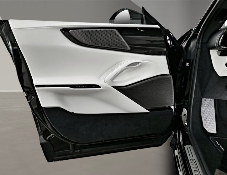 Ferrari Purosangue SUV / Terénní 6,5 l 529 kw