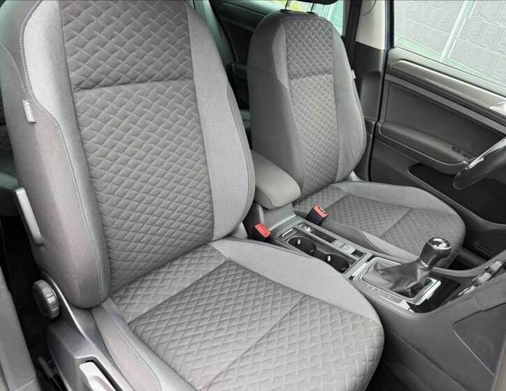 Volkswagen Golf Hatchback 999,0 85 kw