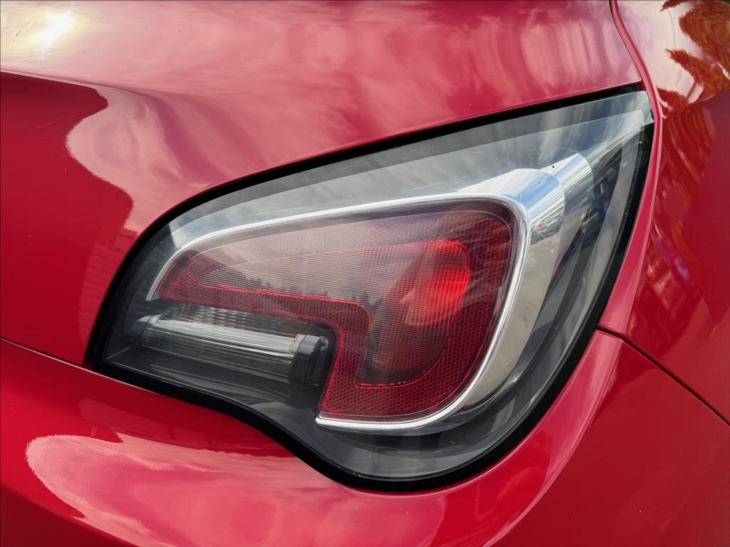 Opel Adam Hatchback 1,4 l 64 kw