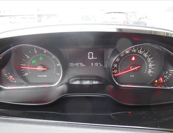 Peugeot 208 Hatchback 1,2 l 60 kw