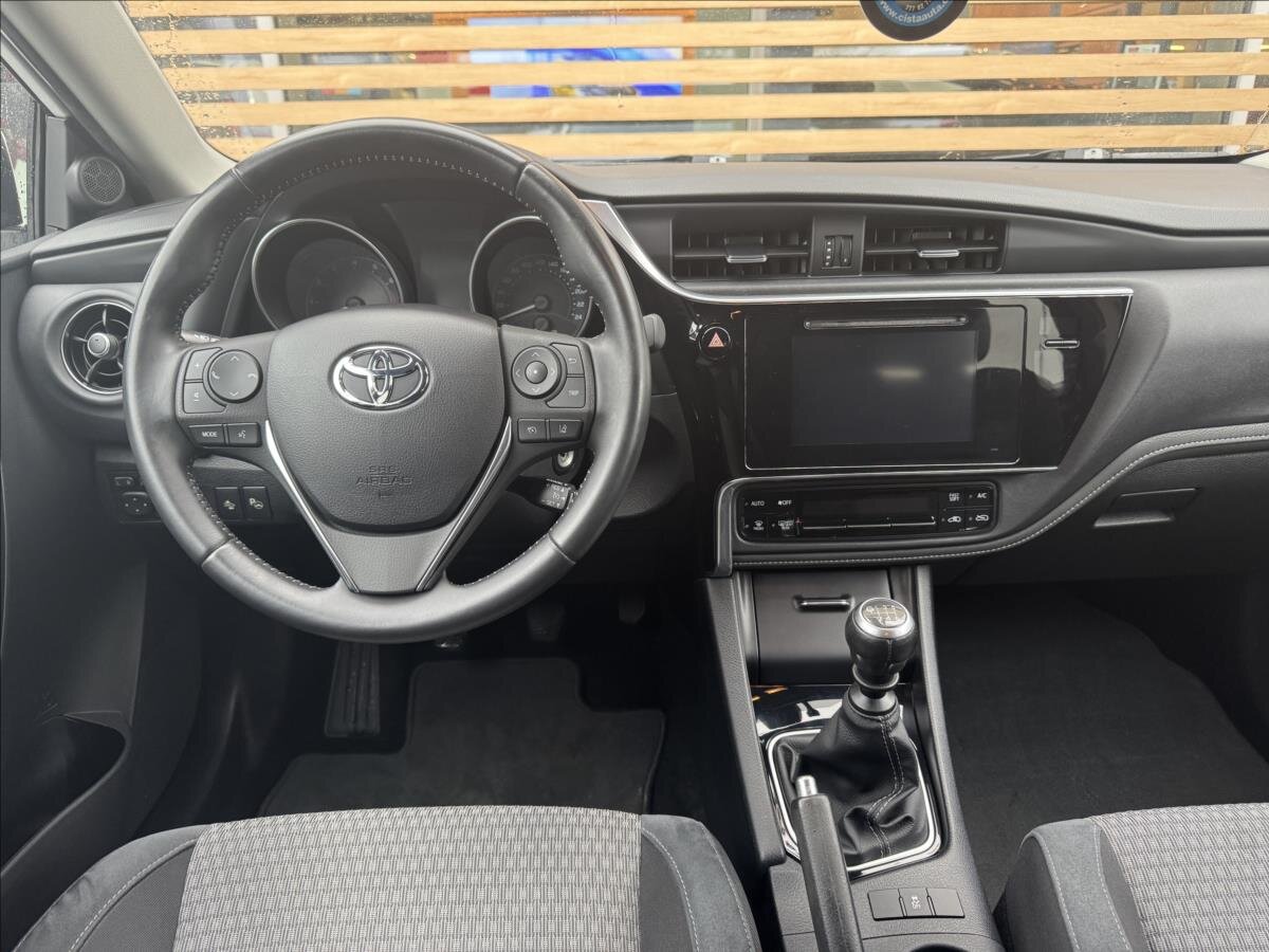 Toyota Auris Kombi 1,6 l 97 kw