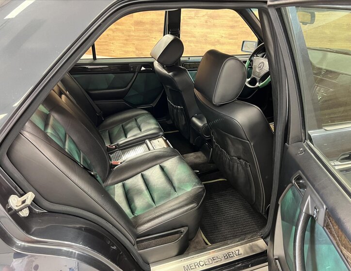 Mercedes-Benz Třídy E Sedan / Limuzína 5,0 l 235 kw