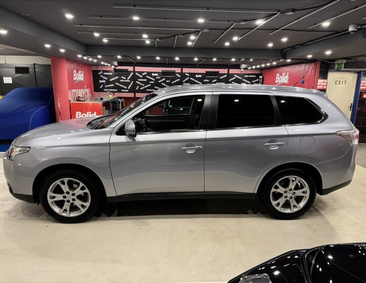 Mitsubishi Outlander SUV / Terénní 2,0 l 110 kw