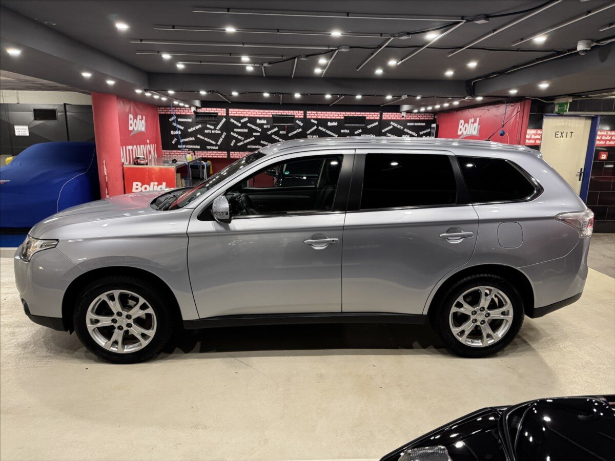 Mitsubishi Outlander SUV / Terénní 2,0 l 110 kw