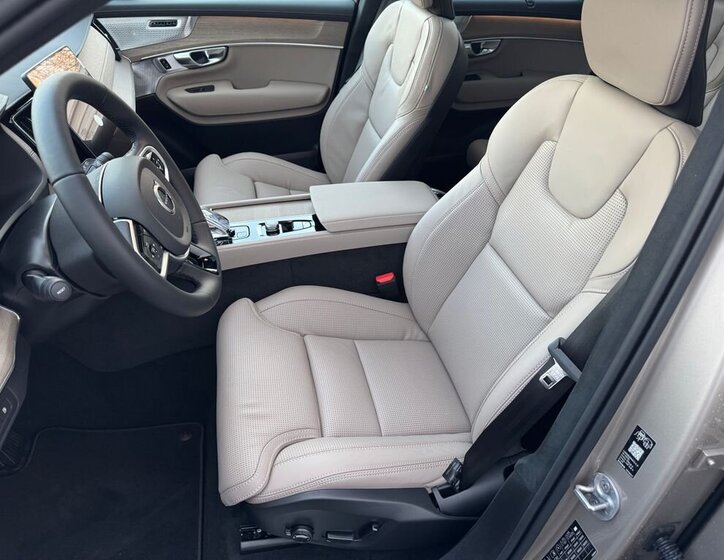 Volvo XC90 SUV / Terénní 2,0 l 335 kw