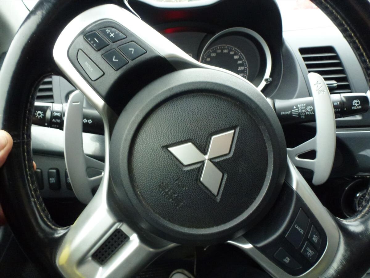 Mitsubishi Lancer Hatchback 2,0 l 217 kw