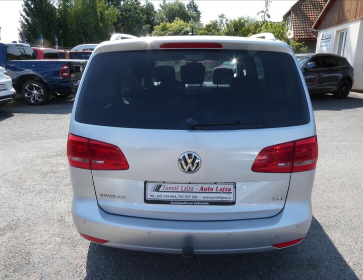 Volkswagen Touran 8