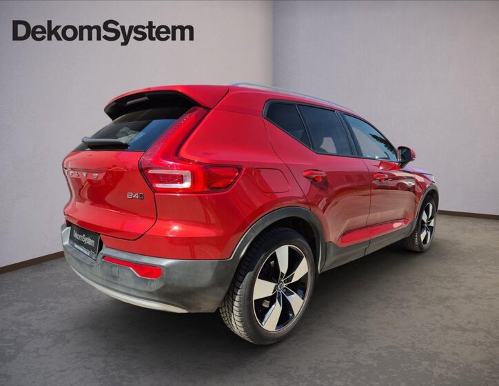 Volvo XC40 SUV / Terénní 2,0 l 145 kw