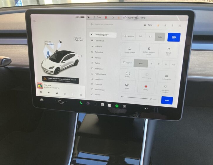 Tesla Model 3 Sedan 0,0 208 kw