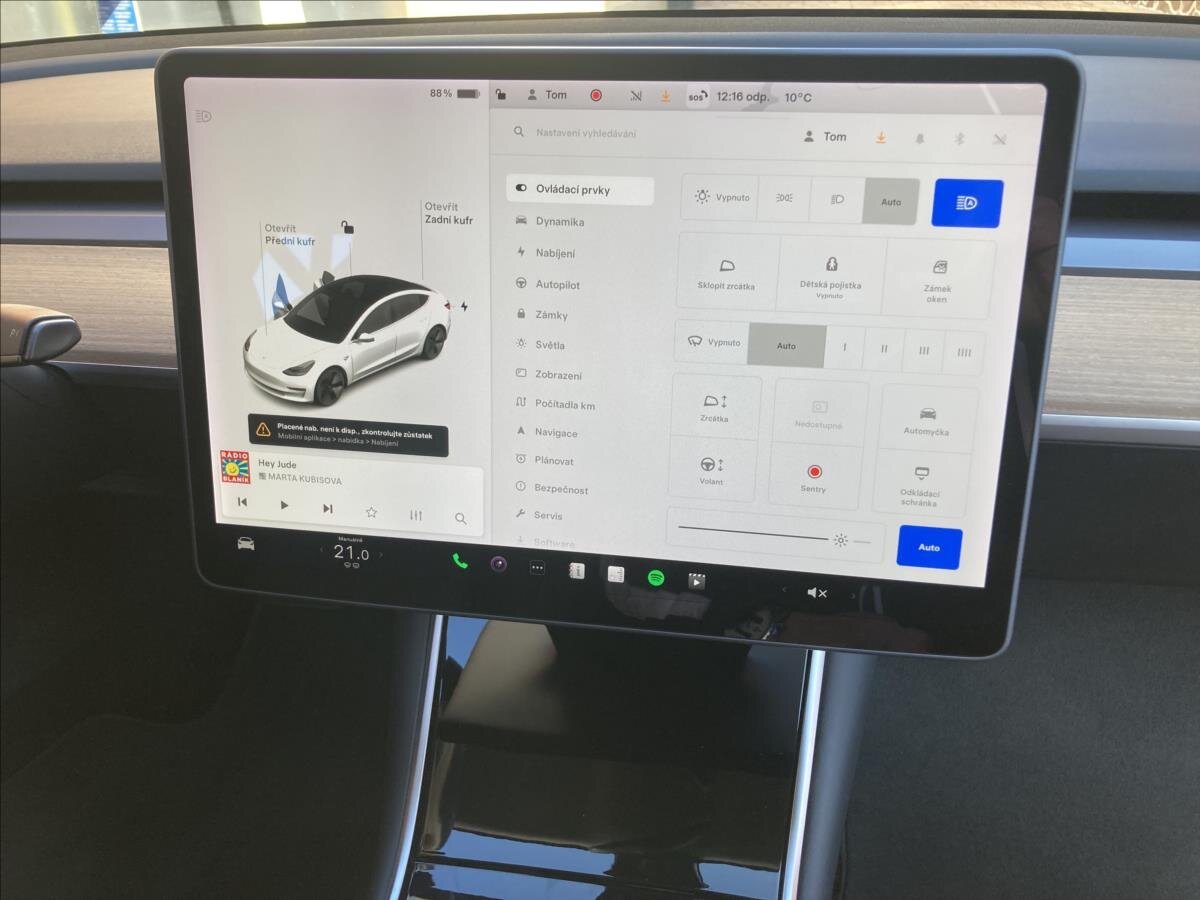 Tesla Model 3 Sedan 0,0 208 kw