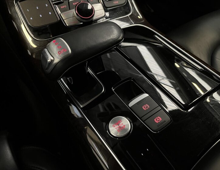 Audi A8 Sedan / Limuzína 3,0 l 190 kw