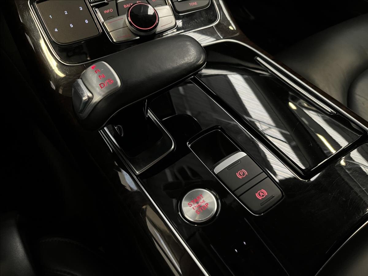 Audi A8 Sedan / Limuzína 3,0 l 190 kw