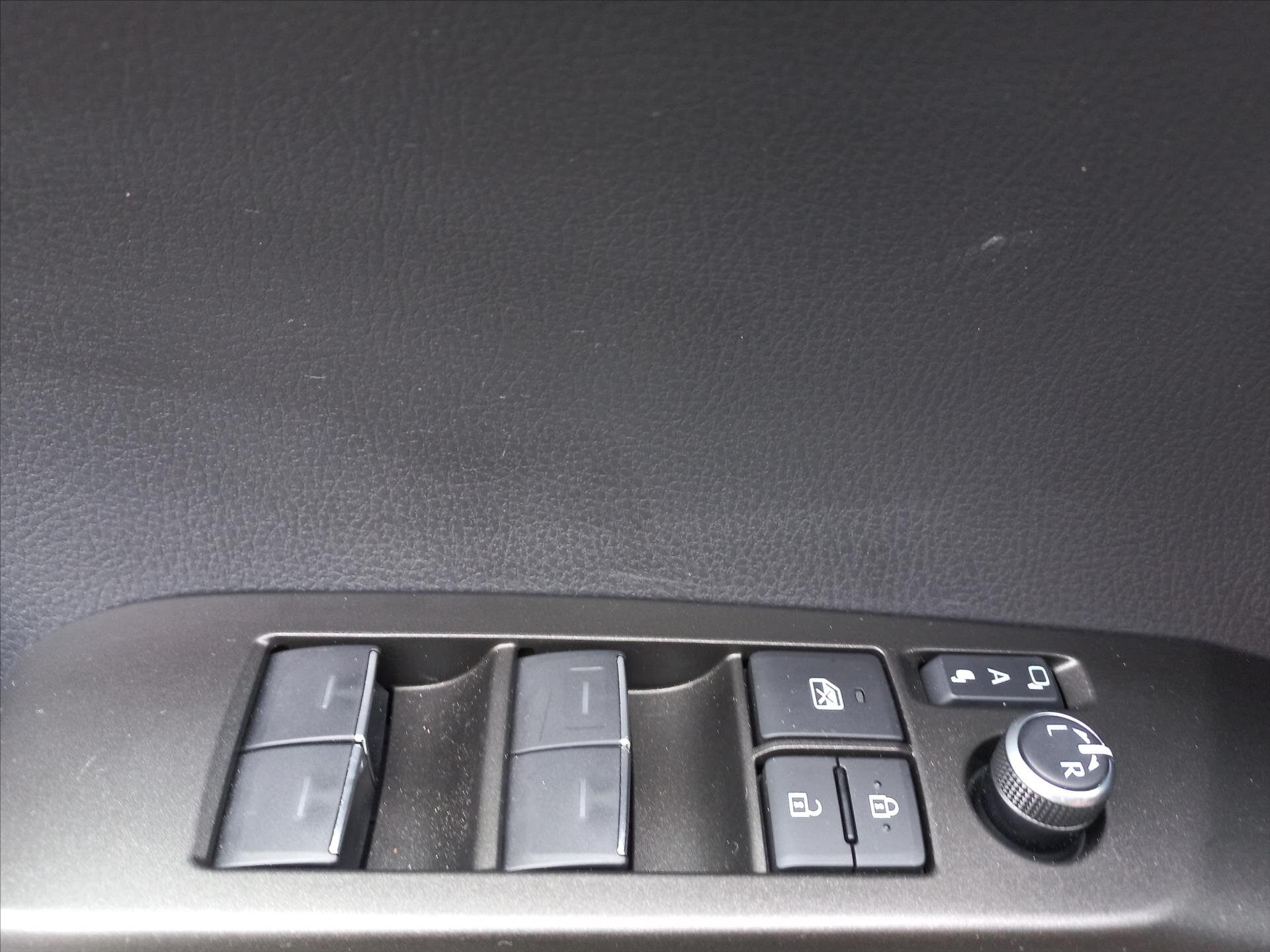 Toyota Camry Sedan 2,5 l 137 kw